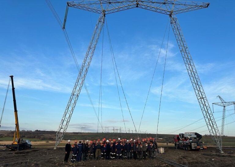 Фото для новини:У червні енергетики повернули світло майже 4 млн споживачів