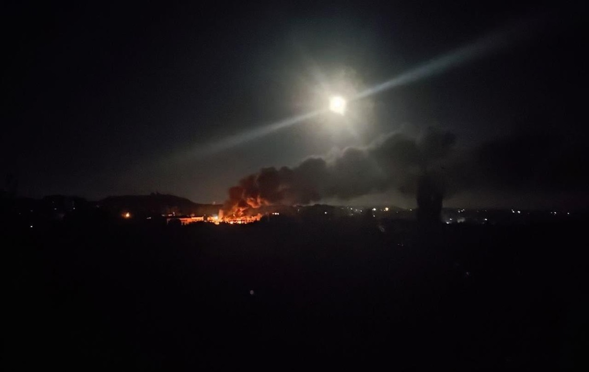 Фото для новини:У Донецьку "приліт" і пожежа