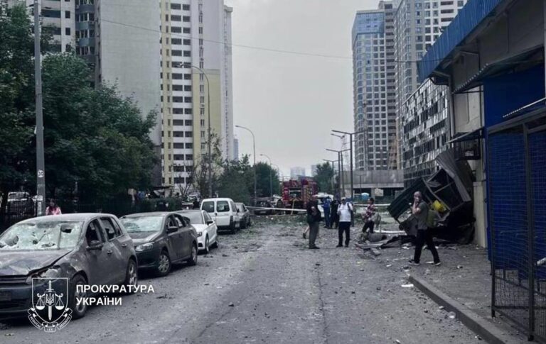Фото для новини:У Києві перекрили рух на низці вулиць через атаку Росії