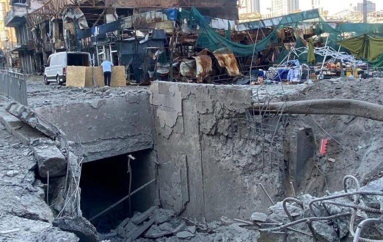 Фото для новини:У Києві після удару РФ коло метро Лук’янівська створять наземний перехід