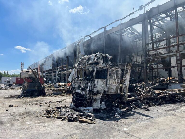 Фото для новини:У Києві росіяни знищили склад Червоного Хреста