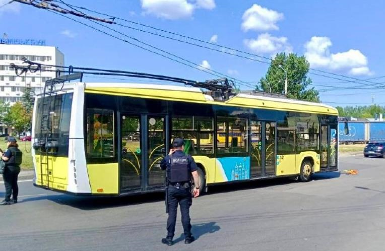 Фото для новини:У Львові на проїжджій частині виявили гранату - Садовий