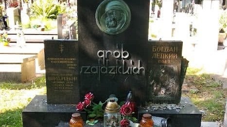 Фото для новини:У Польщі пошкодили могилу українського письменника