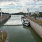 Фото для новини:У Відні лайнер з 200 людьми врізався у шлюз