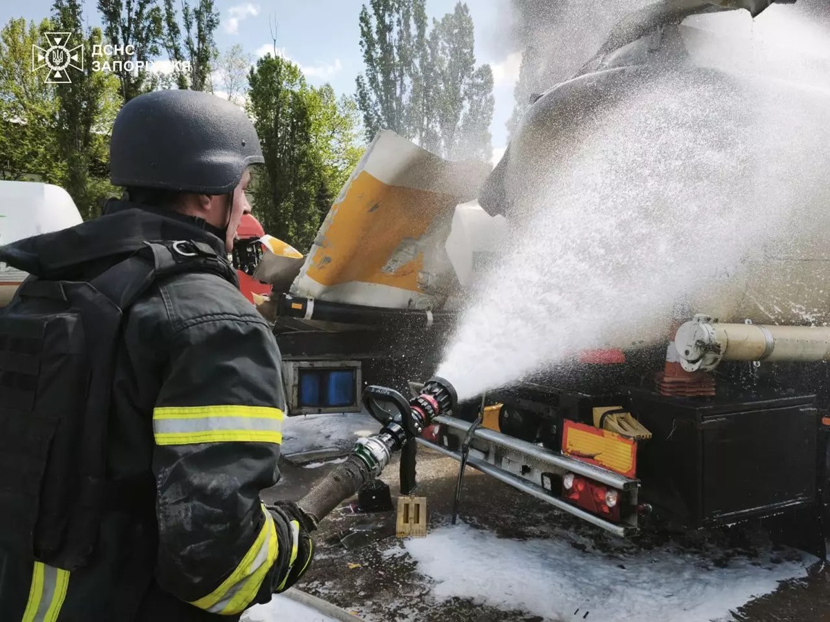 Фото для новини:У Запоріжжі дрон влучив у підприємство, є поранені