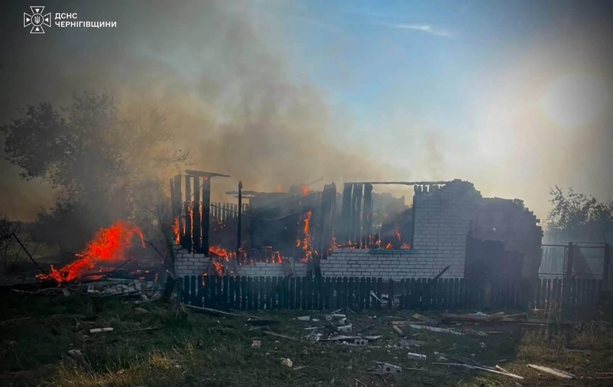 Фото для новини:Удари по Чернігівщині: є постраждалі, зруйновано будинки та ферму