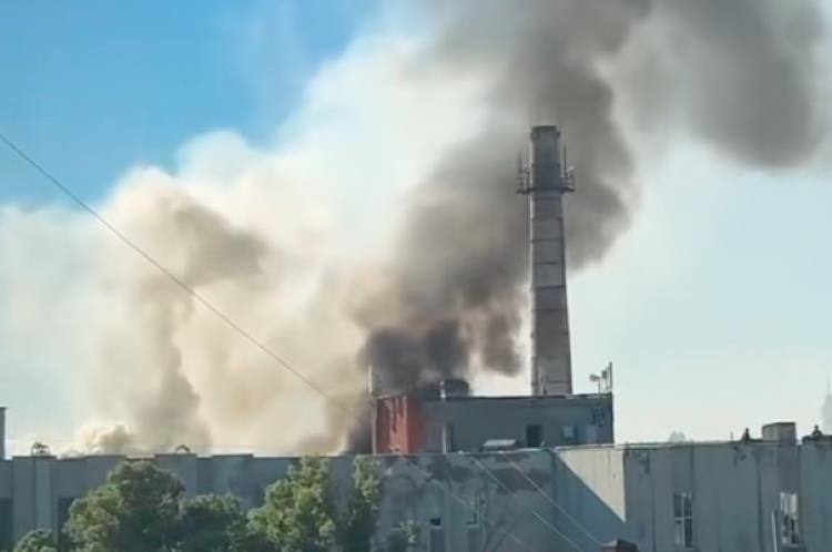 Фото для новини:Україна вдруге уразила НПЗ в російській Уфі