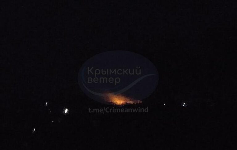 Фото для новини:В Керчі пролунали вибухи і спалахнула пожежа - соцмережі