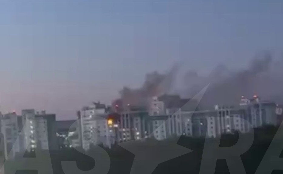 Фото для новини:В РФ заявили про пожежу в будинку через атаку БпЛА