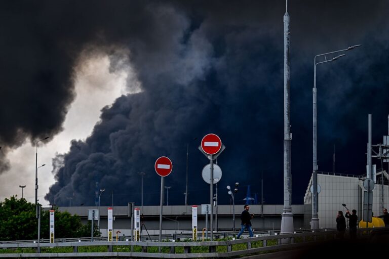 Фото для новини:В Росії зупинив роботу стратегічний НПЗ - ЗМІ