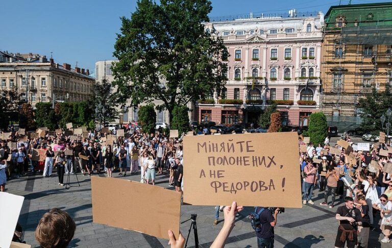 Фото для новини:Відставка Федорова: президент зреагував на протест
