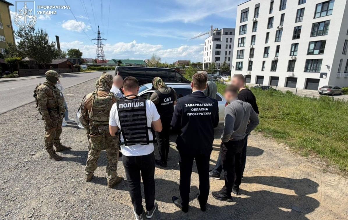 Фото для новини:Відстрочка за $25 тисяч: на Закарпатті викрили схему фіктивної роботи