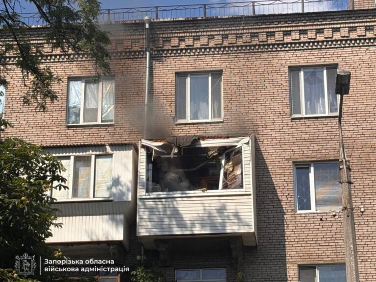 Фото для новини:Війська РФ вдарили по Запоріжжю, є поранені