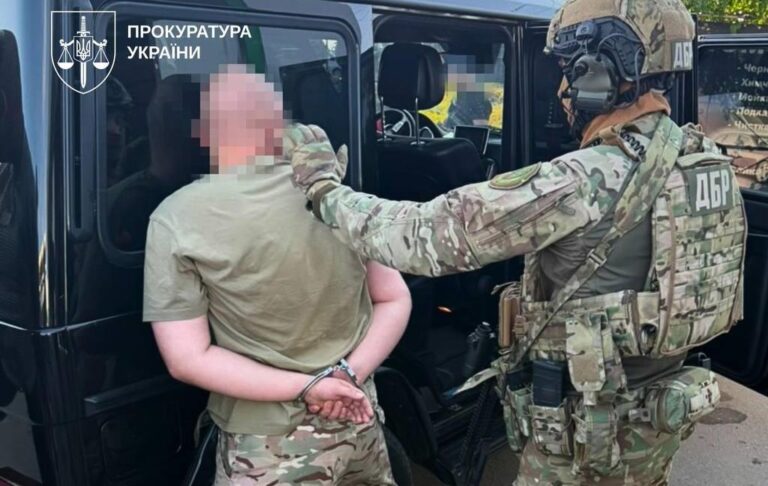 Фото для новини:Військові організували збут зброї на Харківщині