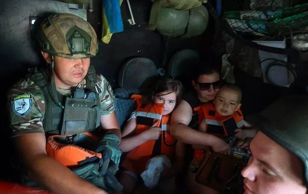 Фото для новини:З 10 сіл Дніпропетровщини евакуюють родини з дітьми