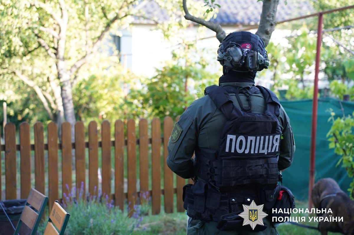 Фото для новини:За $7 тисяч обіцяв зняти з обліку: на Вінниччині затримали патрульного