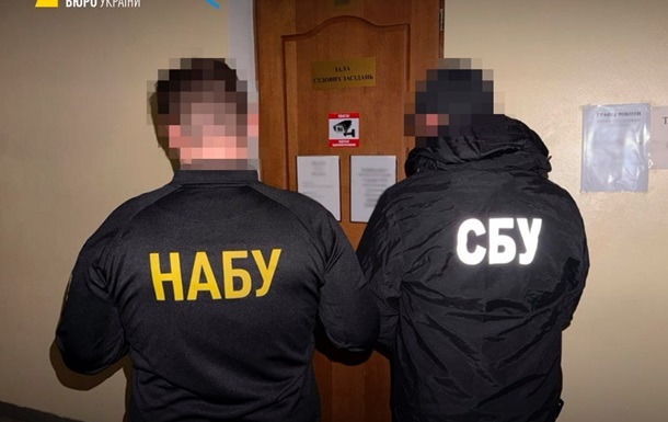 Фото для новини:Завищували ціни на броню для танків утричі: НАБУ завершило розслідування