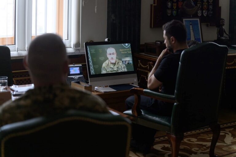 Фото для новини:Зеленський готує посилення оборони на сході