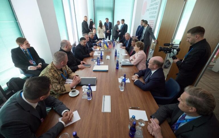 Фото для новини:Зеленський обговорив з делегацією Конгресу США постачання ракет для Patriot