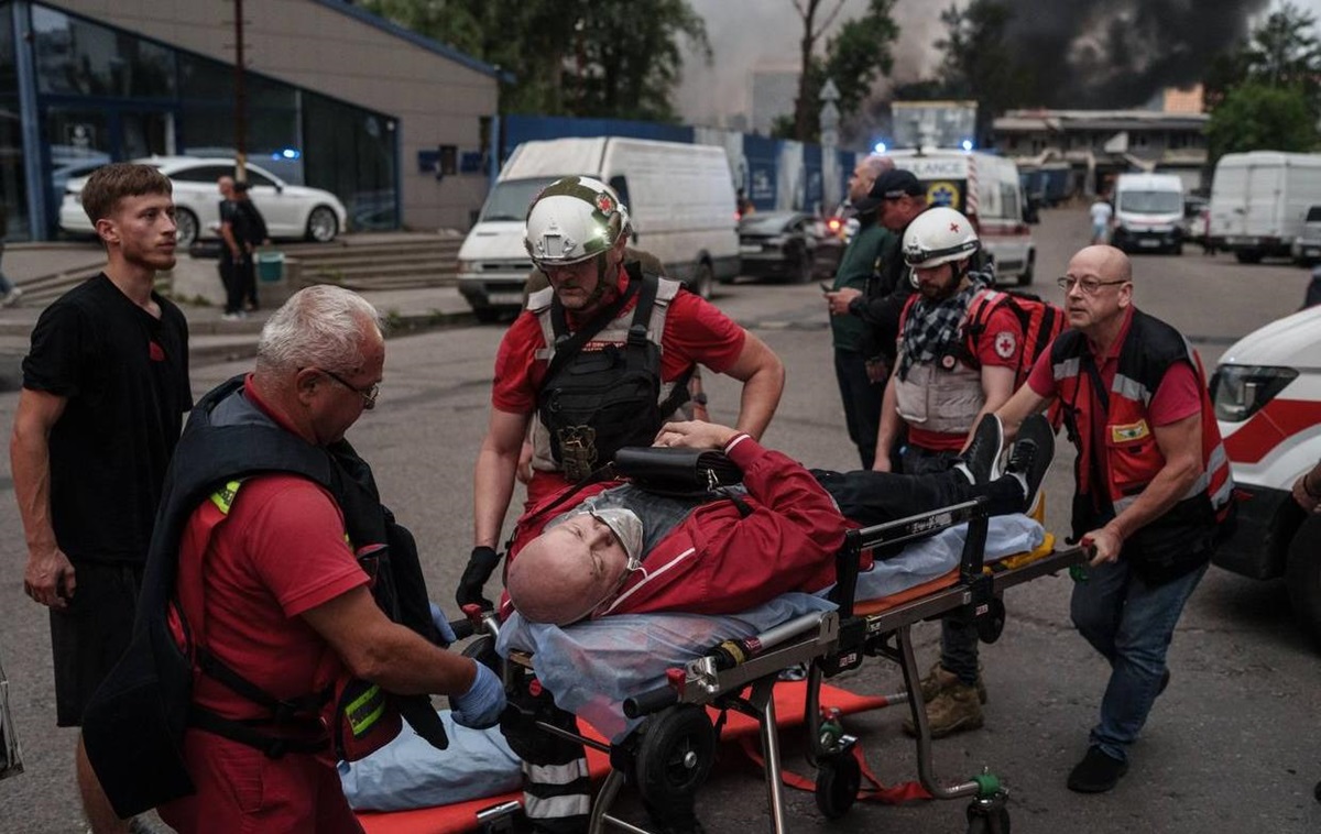 Фото для новини:Зеленський привітав медиків зі святом