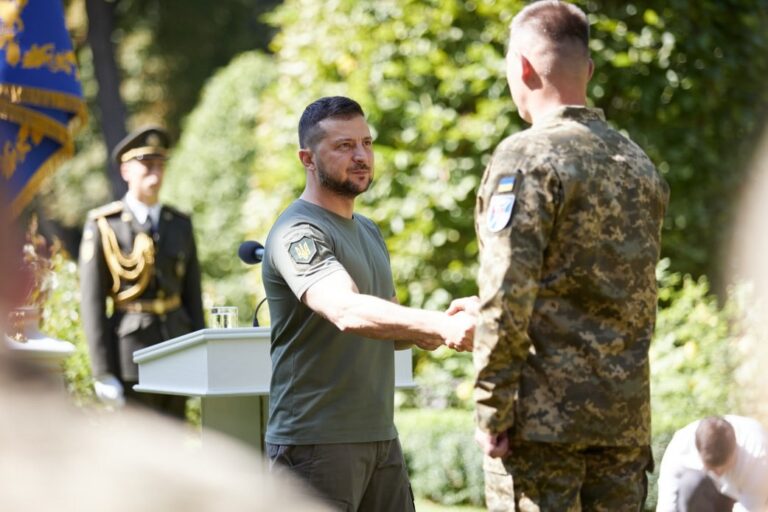 Фото для новини:Зеленський вручив держнагороди, 172 - посмертно
