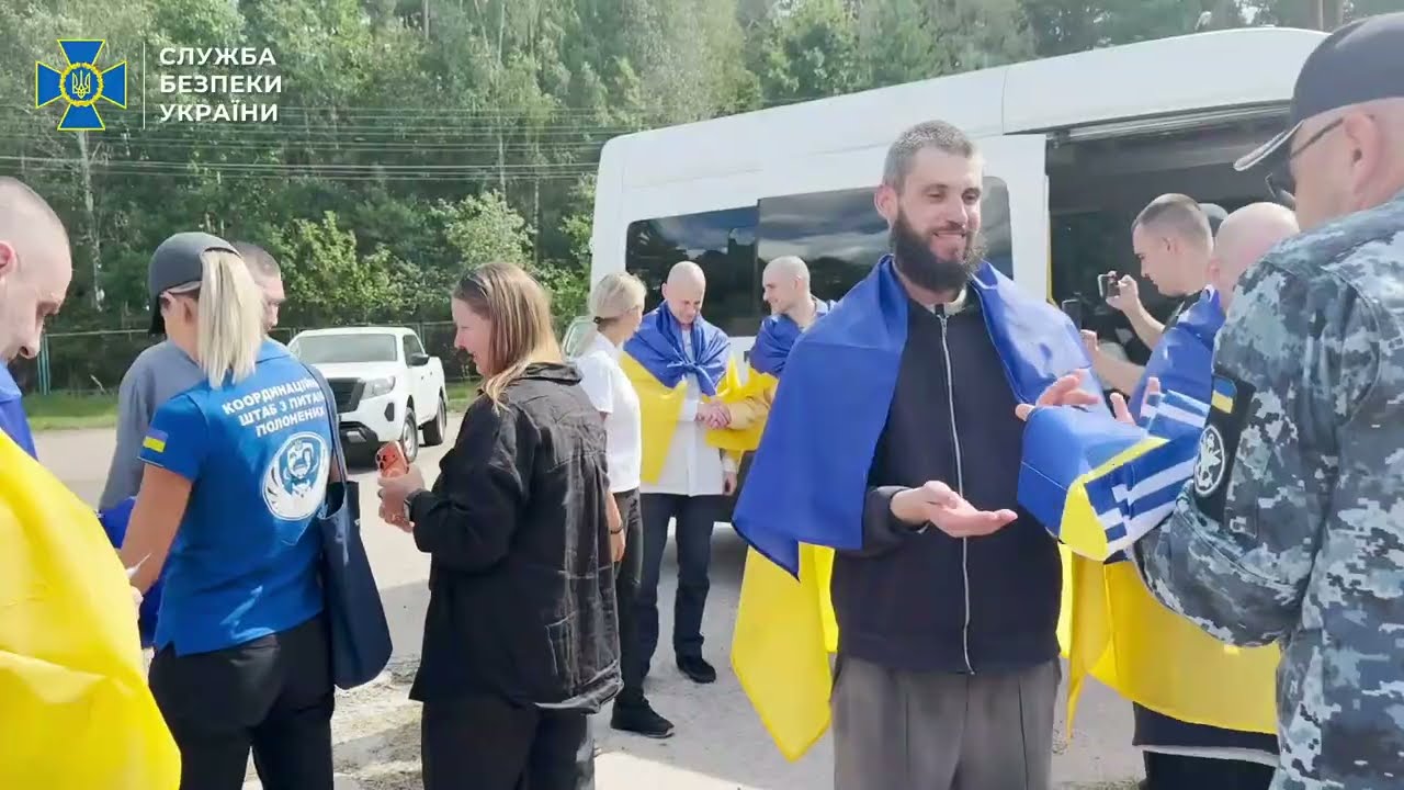 Фото для новини:СБУ показала ексклюзивне відео з обміну полоненими 24 серпня
