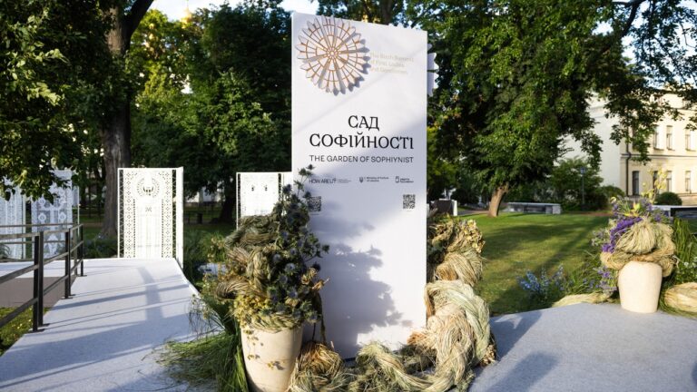 Фото для новини:Володимир та Олена Зеленські відвідали простір «Сад софійності»
