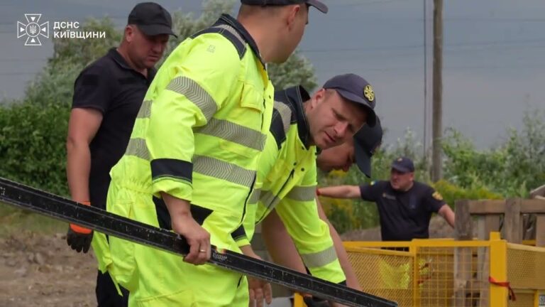 Фото для новини:Київщина: інженерні підрозділи ДСНС відпрацювали готовність до відновлення транспортного сполучення