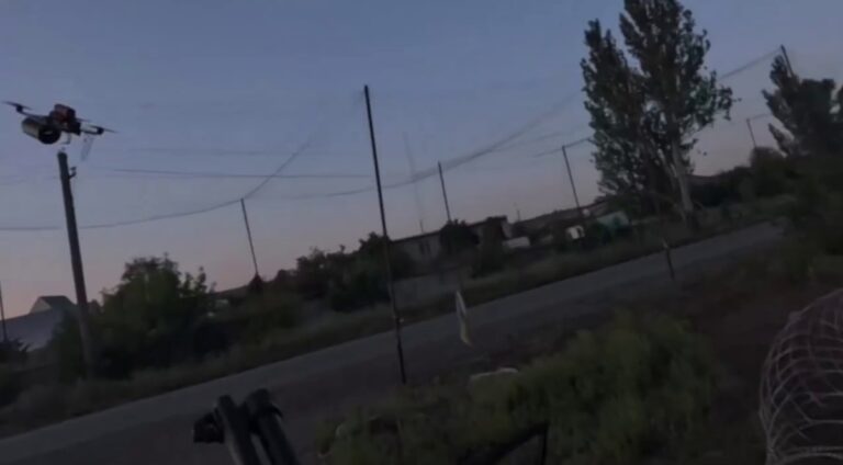 Фото для новини:Боєць ЗСУ збив ворожий FPV-"ждун" у момент атаки