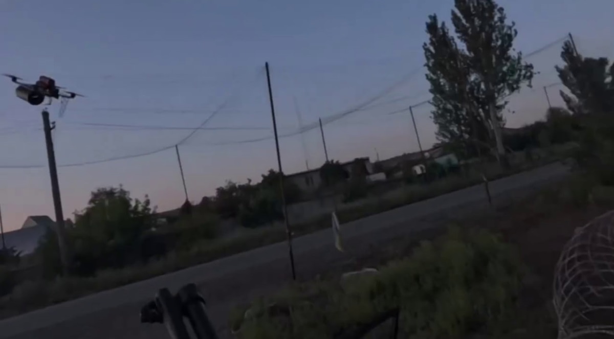 Фото для новини:Боєць ЗСУ збив ворожий FPV-"ждун" у момент атаки