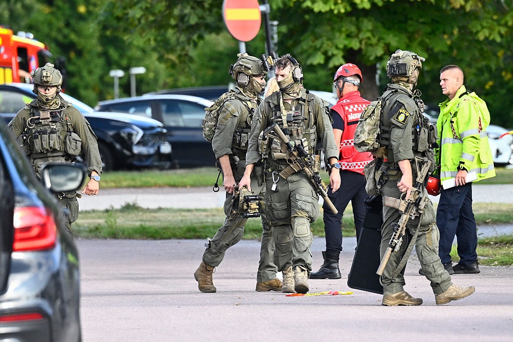 Фото для новини:Чоловік з мачете поранив кількох людей у ​​школі в Швеції