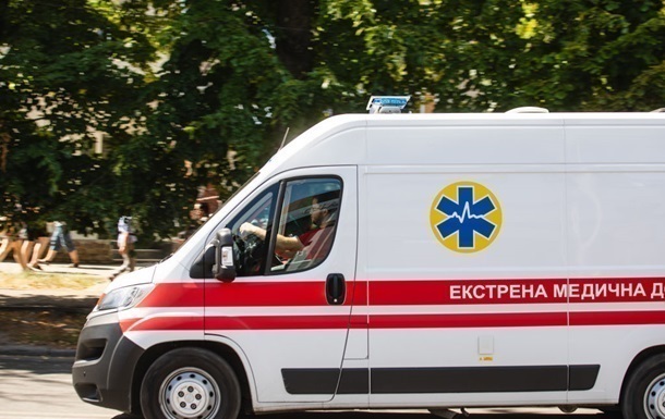 Фото для новини:Дрон поцілив по лікарні в Херсоні: постраждали медпрацівниці