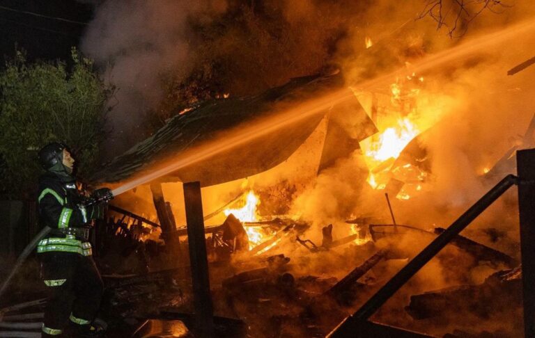 Фото для новини:Дрон РФ ударив по Харкову: спалахнула пожежа