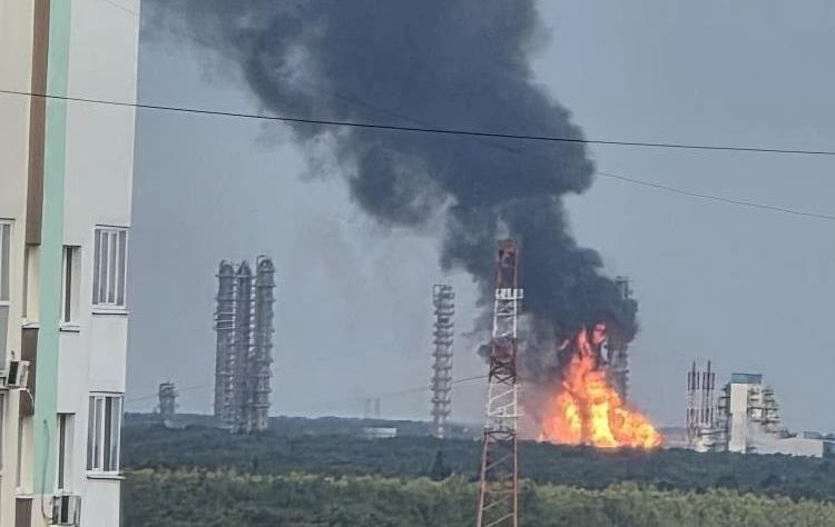 Фото для новини:Дрони у Сибіру уразили нафтохімічний завод