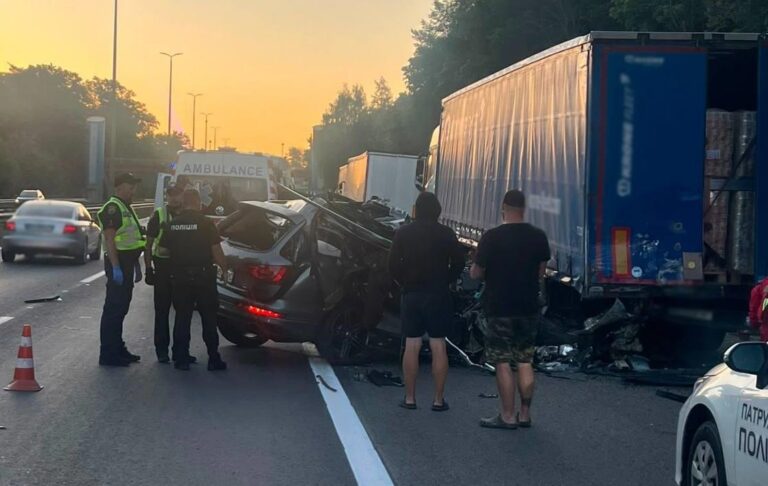 Фото для новини:ДТП у Києві: загинули мати й 2-річна дитина