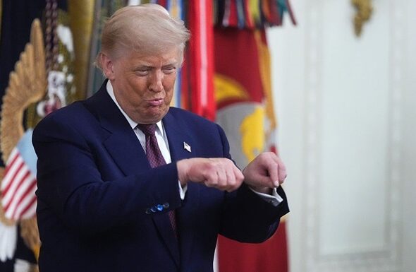 Фото для новини:Душити, а не бити: Трамп розповів про нову тактику проти Ірану
