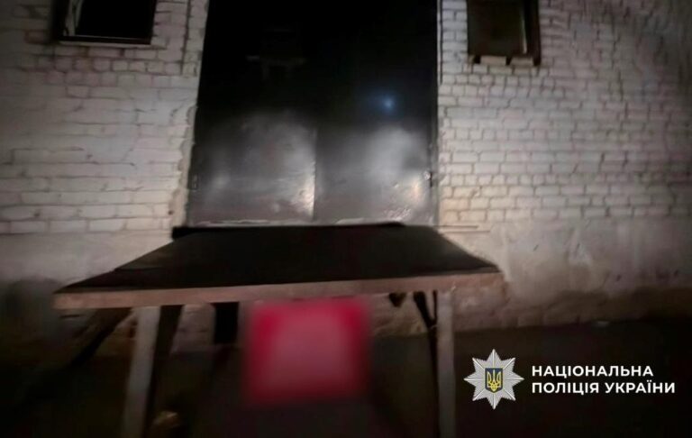 Фото для новини:Двоє чоловіків підпалили відділення Нової пошти на Харківщині