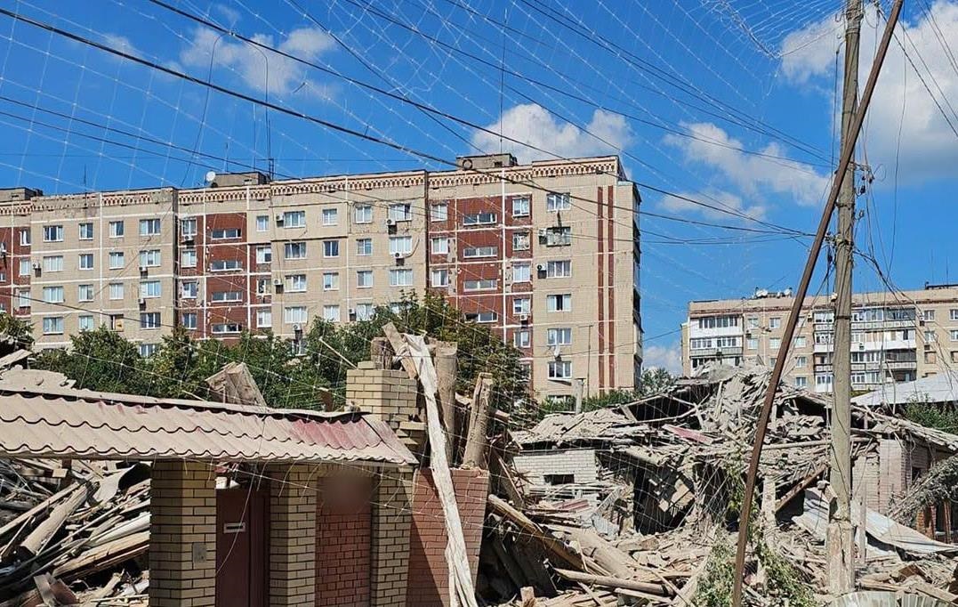 Фото для новини:Масовані обстріли Донеччини: є жертви, пошкоджено десятки будинків