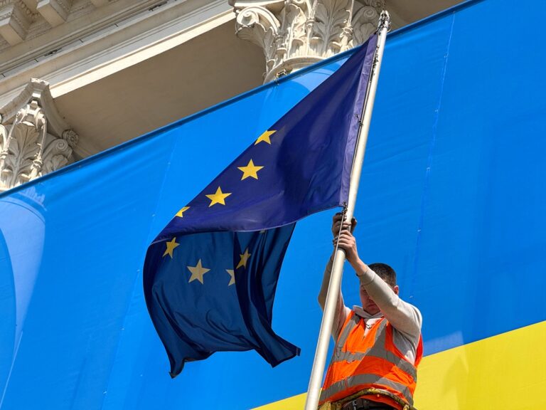 Фото для новини:Міністри ЄС хочуть обговорити передачу російських активів Україні