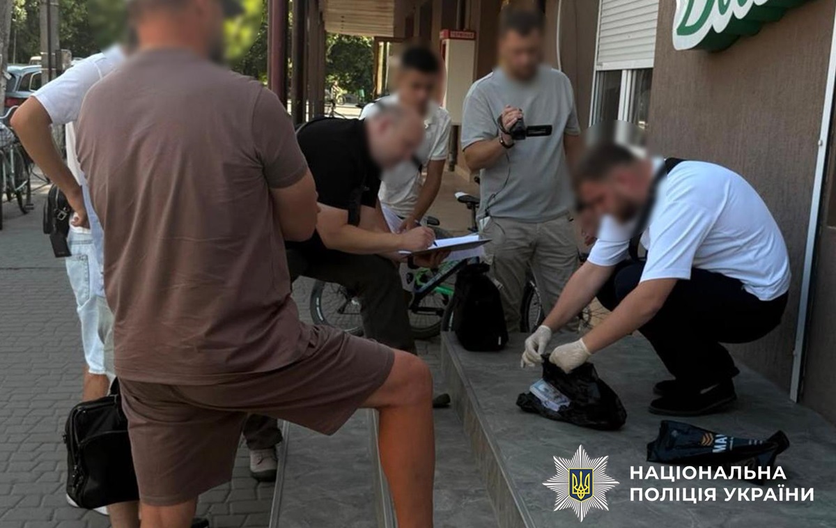 Фото для новини:На Буковині чоловіка змушували віддати $50 тисяч вигаданого боргу