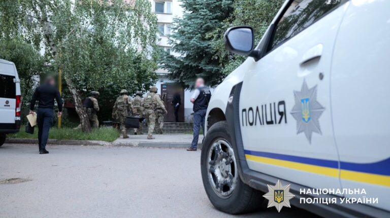 Фото для новини:На Дніпропетровщині військові бухгалтери незаконно отримували "бойові"