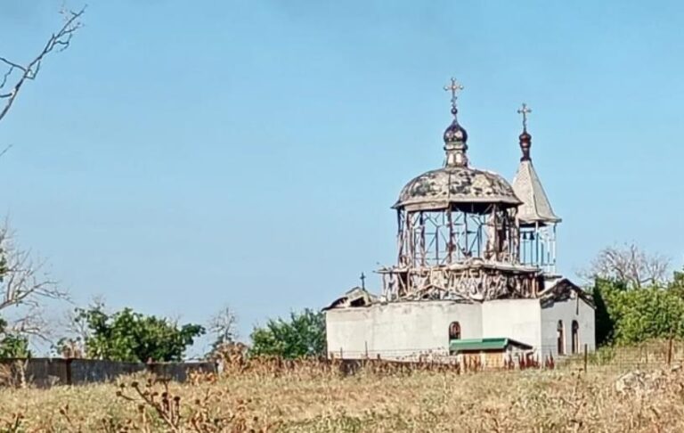 Фото для новини:На Херсонщині обстрілом зруйновано храм Різдва Богородиці
