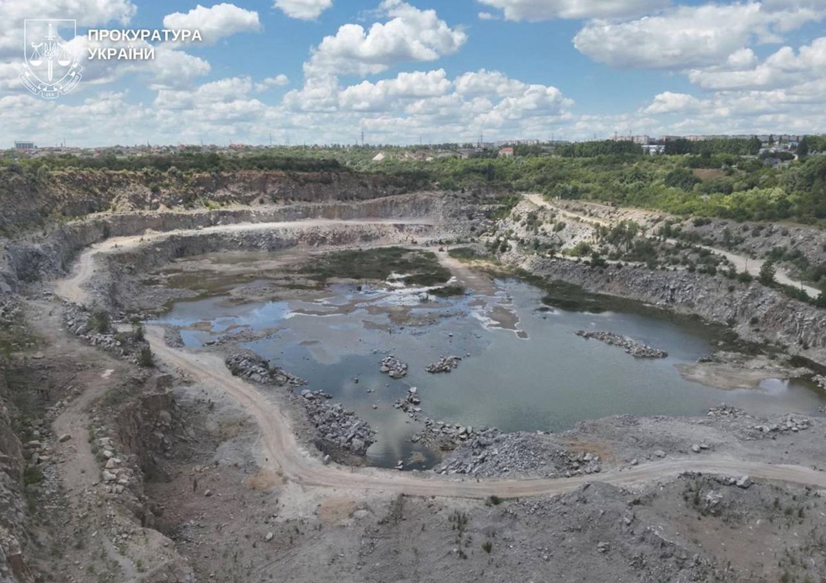 Фото для новини:На Кіровоградщині викрили видобуток граніту на 1,5 млрд