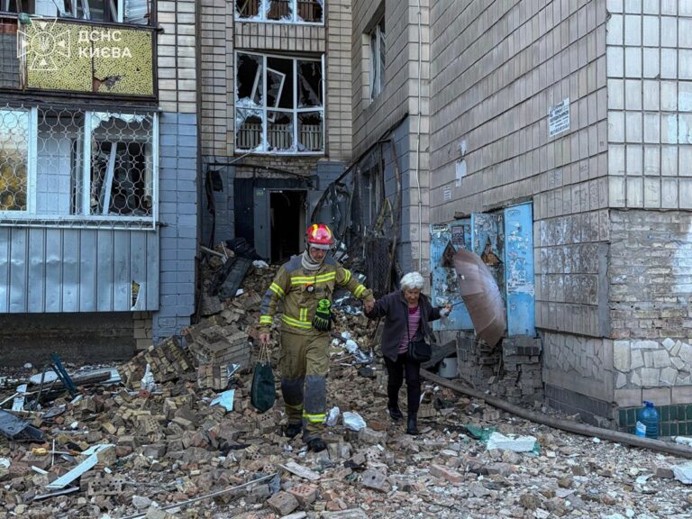 Фото для новини:Нічна атака РФ на Київ: число загиблих подвоїлося