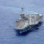 Фото для новини:Очільник CENTCOM відвідав авіаносець з "деморалізованним екіпажем"