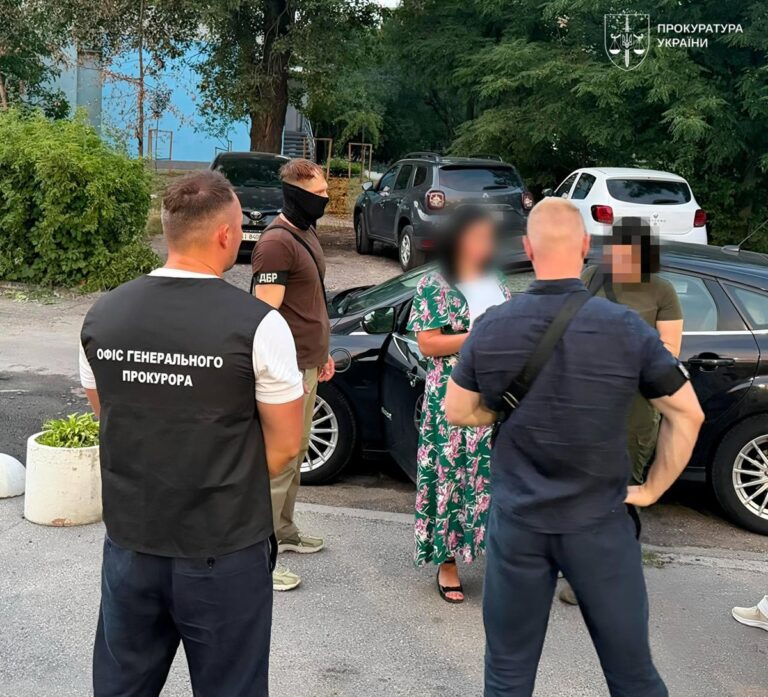 Фото для новини:Офіцерка Генштабу ЗСУ отримала підозру в одержанні 14 тисяч доларів