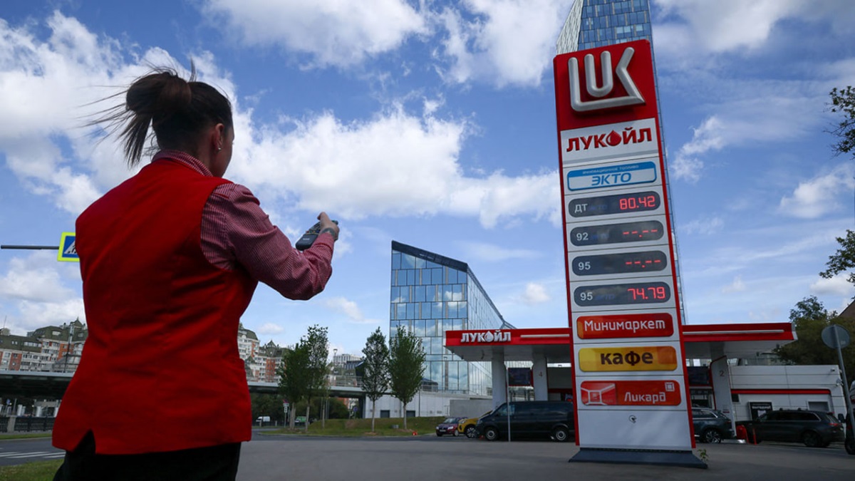 Фото для новини:Паливна криза: у Росії штрафують та арештовують невдоволених