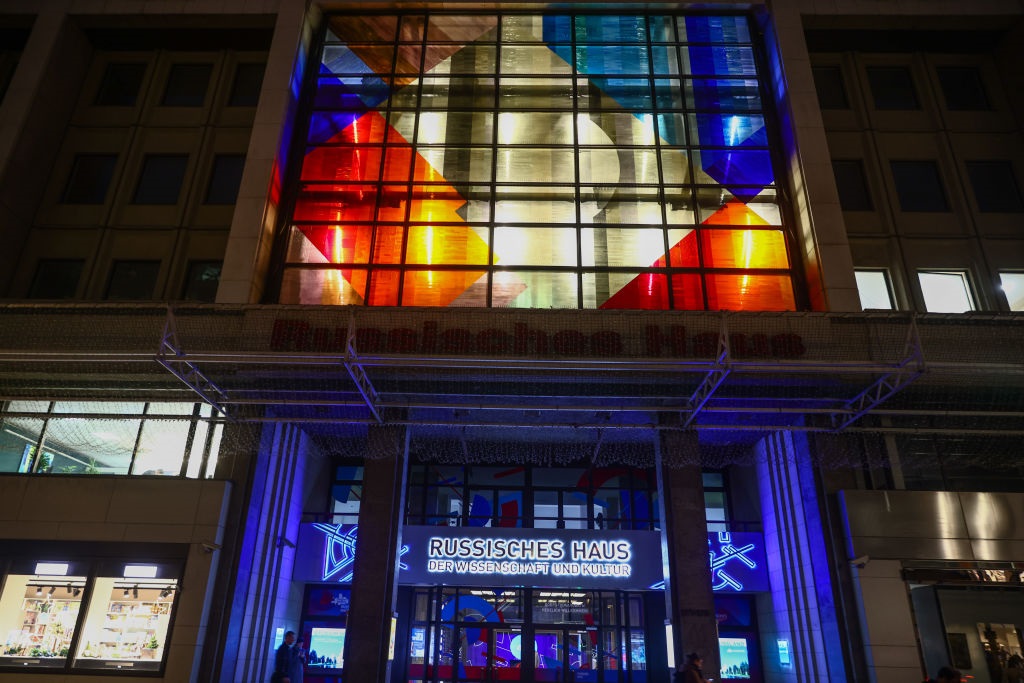 Фото для новини:Париж звинуватив Русский дом у Берліні у шпигунстві