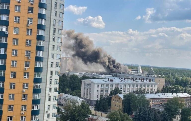 Фото для новини:Під Москвою горить науковий центр Роскосмосу