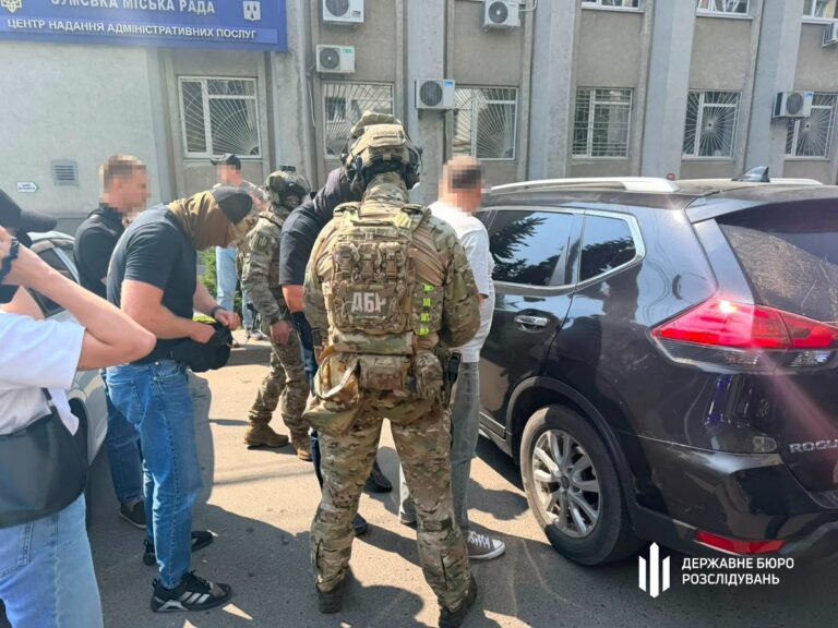 Фото для новини:Податківців Сумщини викрили на хабарі